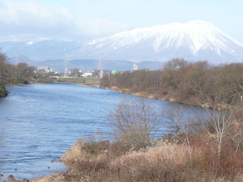 ２１年１２月8日岩手山と北上川 003